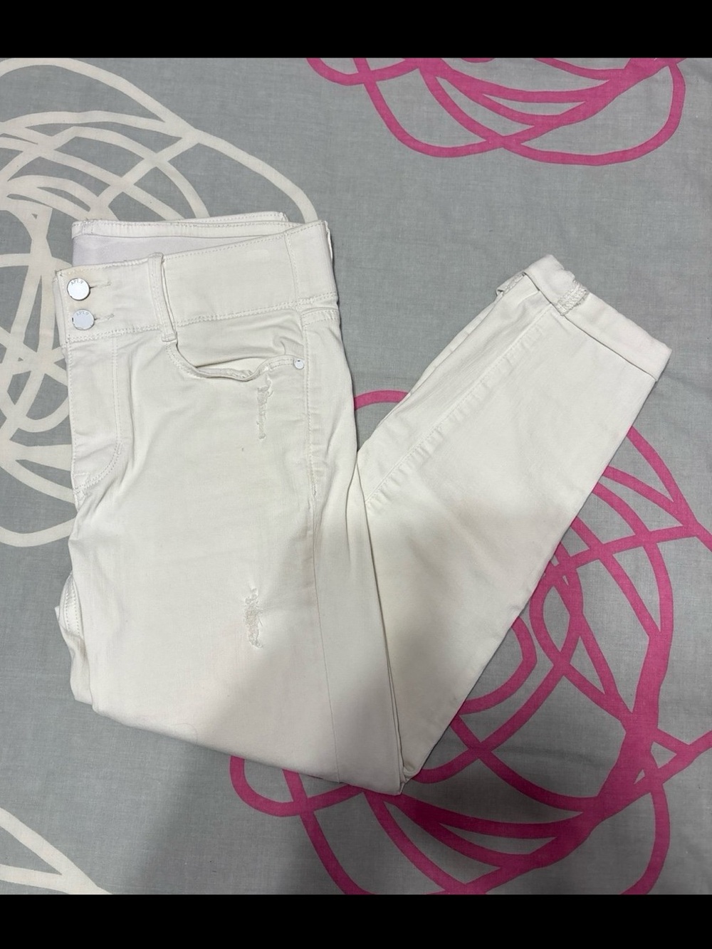 Apt. 9 White Distressed Ankle Jeans